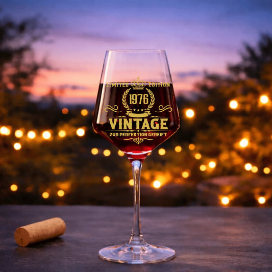 Rotweinglas personalisiert mit Jahreszahl
